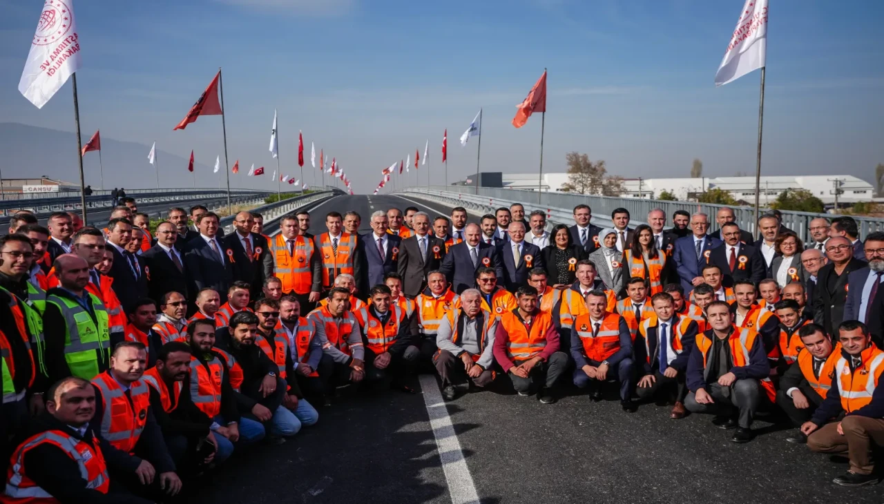 Bakan Uraloğlu'ndan Bursa'ya müjdeler: İnegöl Kavşağı açıldı 2026'da hızlı tren geliyor