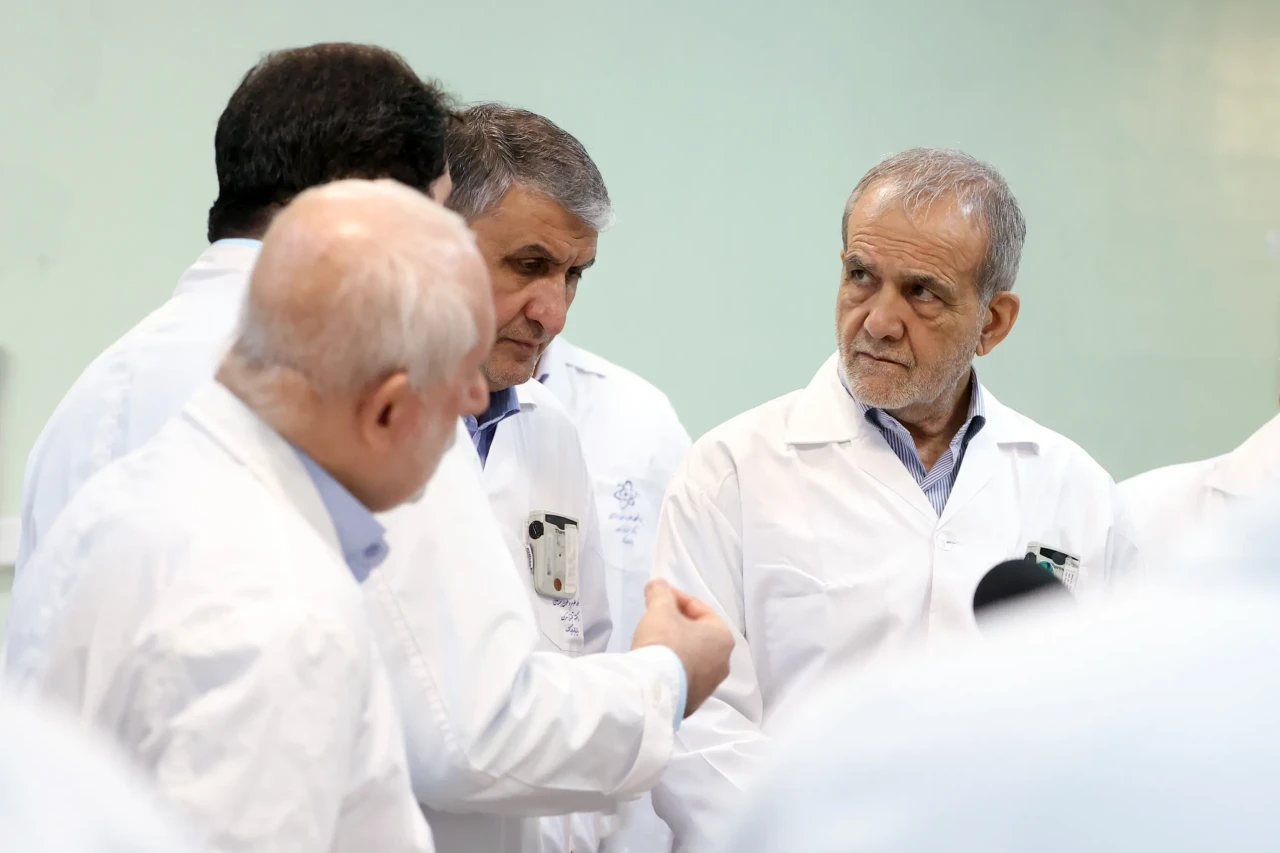 İran Cumhurbaşkanı Pezeşkiyan'dan flaş açıklama: Nükleer tesisler yeniden inşa edilecek