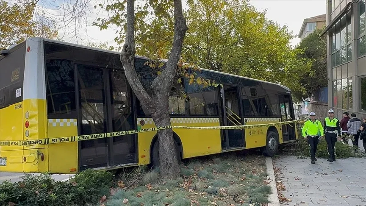 Beşiktaş'ta İETT otobüsü kaldırıma çıktı: Sürücü kalp krizi sonucu hayatını kaybetti