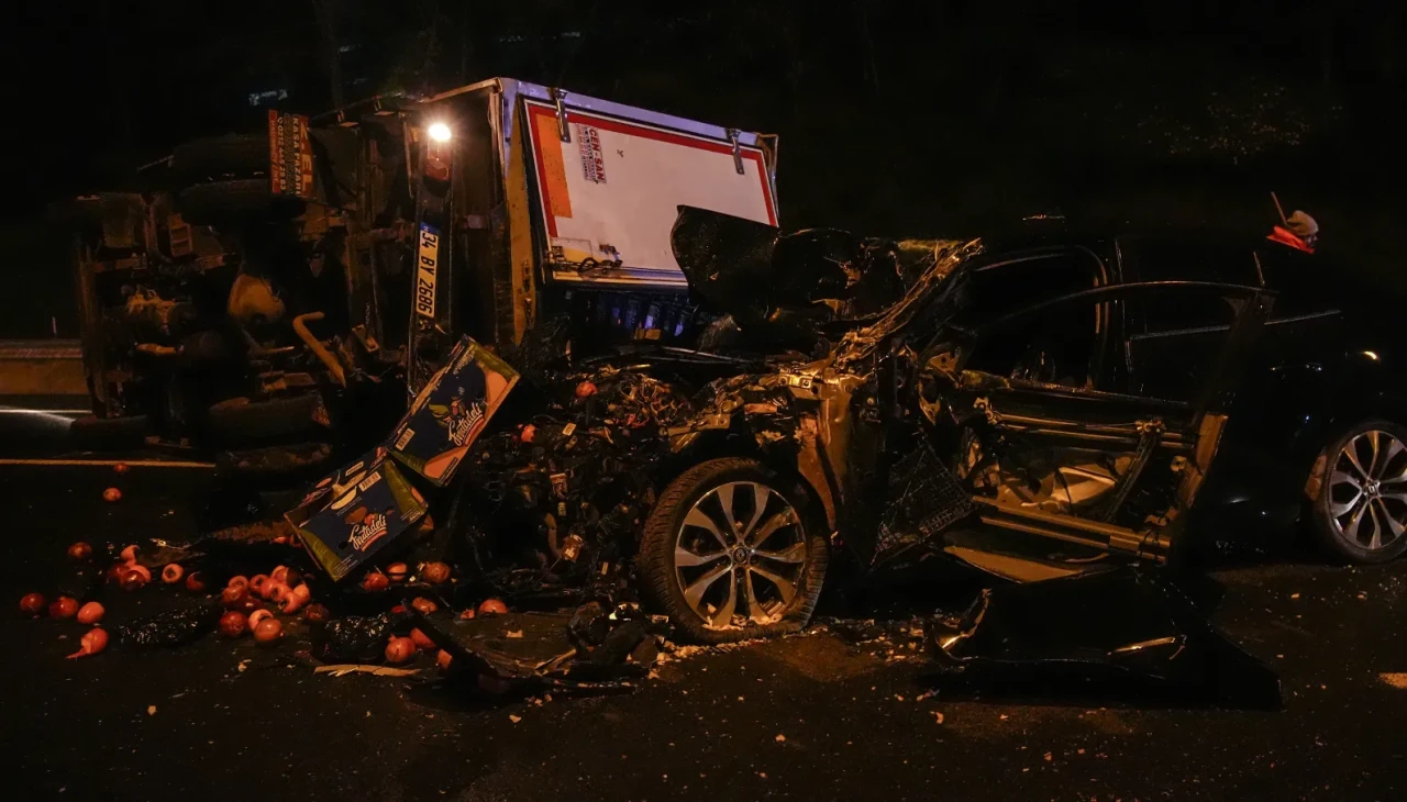 İstanbul TEM’de trafik kazası: 2 sürücü yaralı