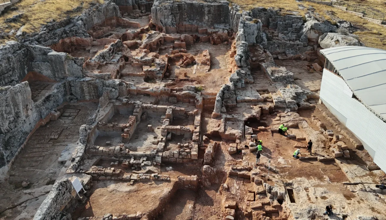 Perre Antik Kenti'nde 1500 yıllık Roma konutu ortaya çıktı