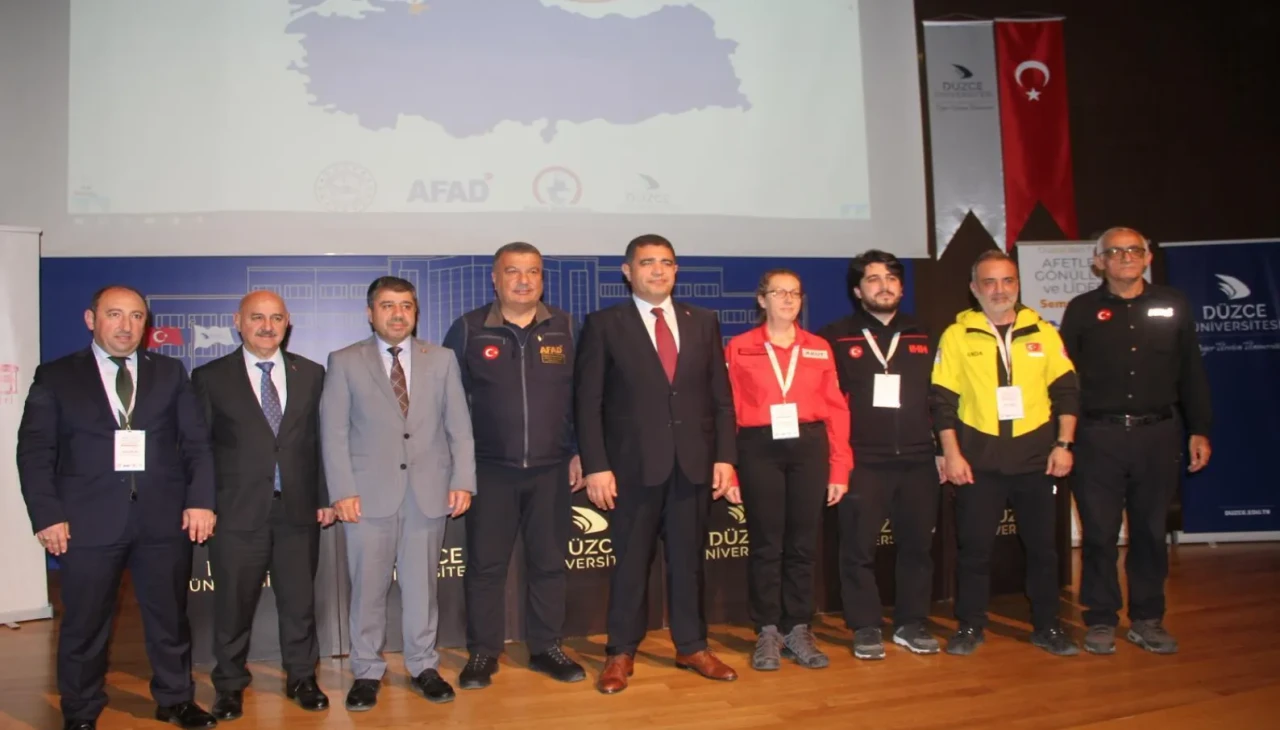 Düzce'de Afetlerde Gönüllülük ve Liderlik Sempozyumu gerçekleşti