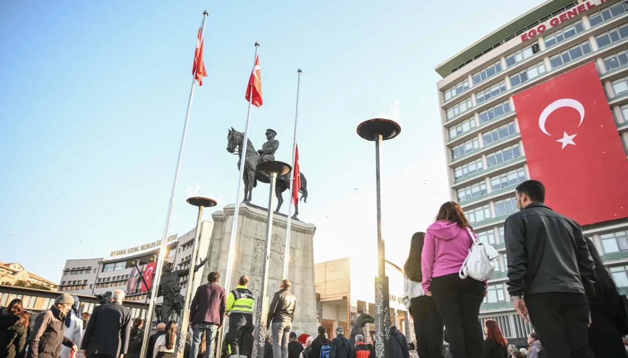 Büyük Önder Gazi Mustafa Kemal Atatürk’ü anıyoruz