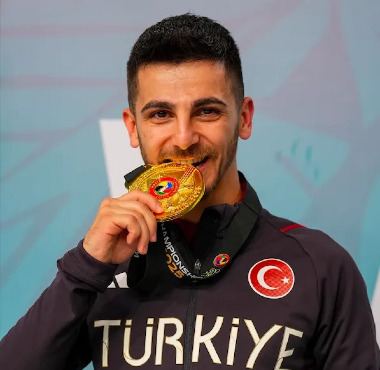 Eray Şamdan'dan tarihi başarı: Kahire'de dünya şampiyonu oldu