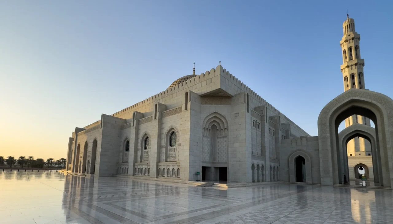 Maskat'taki Sultan Kabus Ulu Camii: İslam mimarisinin görkemli temsili