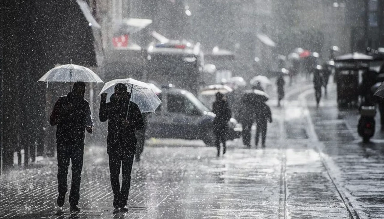 Meteoroloji uyardı: Hafta sonu tüm Türkiye sağanak yağışlı