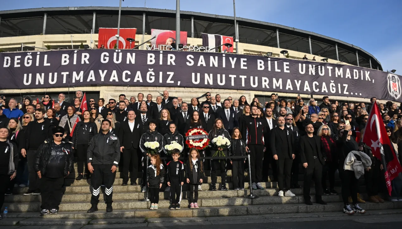 Beşiktaş Atatürk’ü ebediyete intikalinin 87. yılında Dolmabahçe’de andı