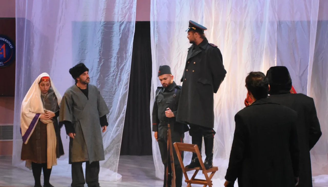 Antalya'da Ahıska Türklerinin sürgünü "Kara Leke" tiyatrosuyla anıldı