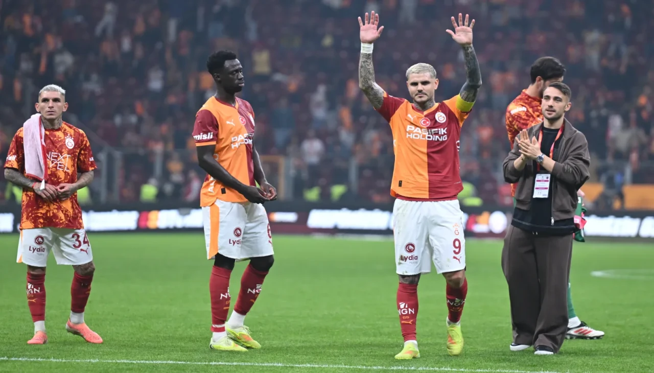Galatasaray Gençlerbirliği'ni geriden gelerek 3-2 yenip liderliğini korudu