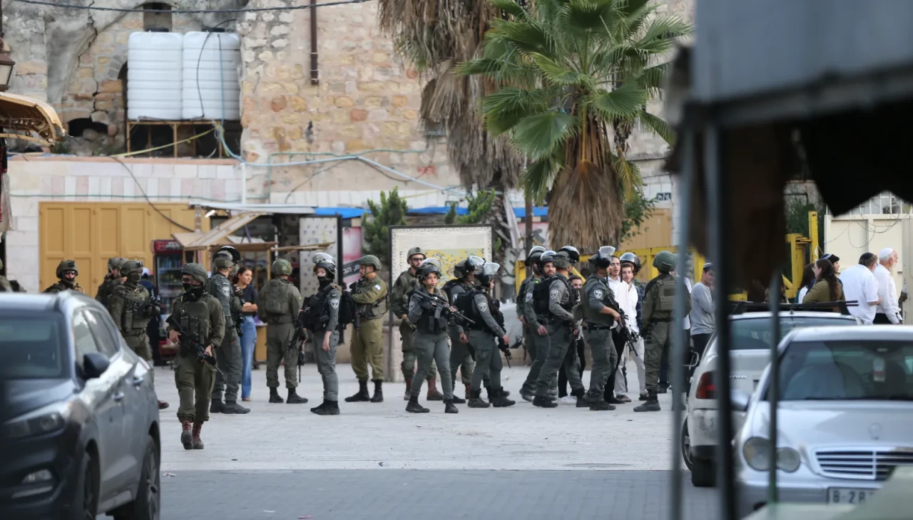 El Halil'de El Şehir'de provokatif baskın: Cami Müslümanlara kapatıldı