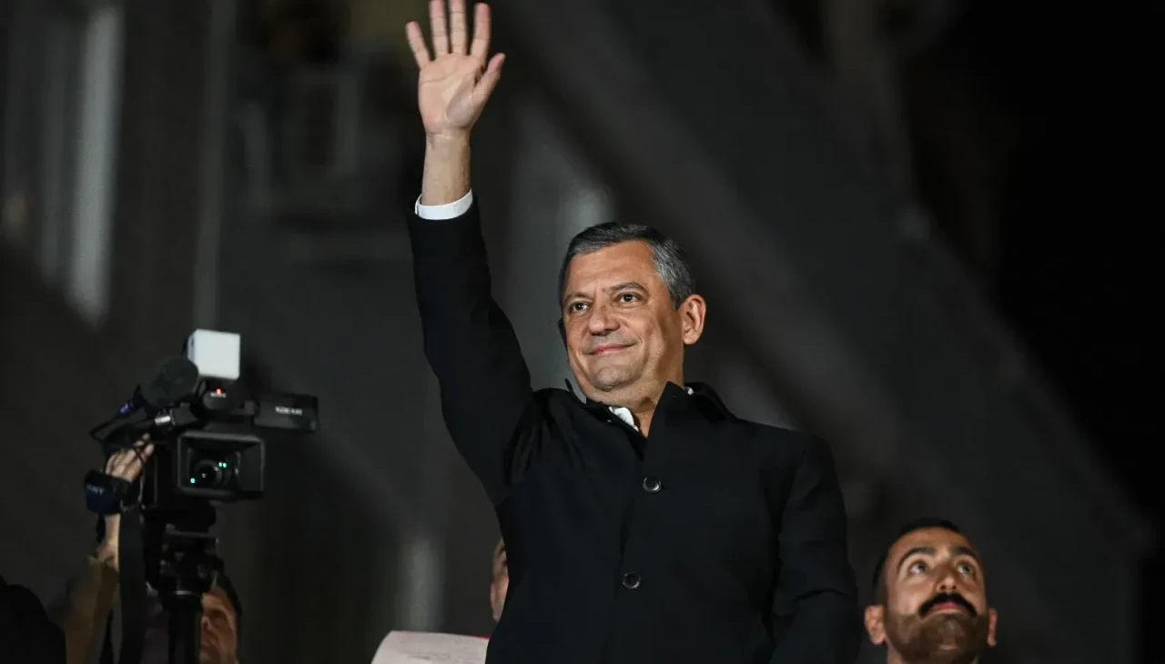 Özgür Özel’den Sert Mesaj: “Bir tarafta zulüm bir tarafta barış olmaz”