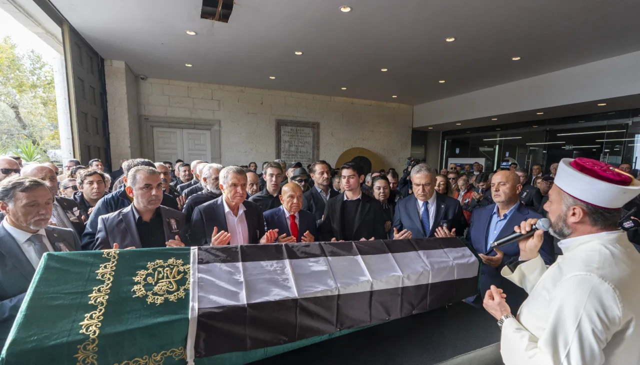 Tüpraş Stadı’nda gözyaşları: Levent Erdoğan son yolculuğuna uğurlandı