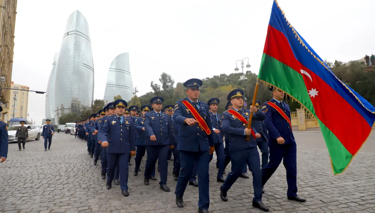 Karabağ gazileri ve gençler sokaklarda: “Zafer Günü” kutlandı