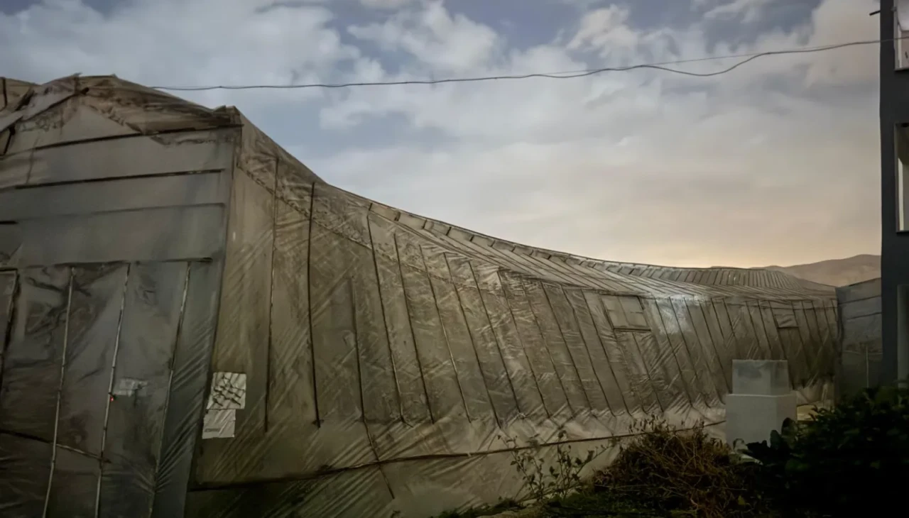 Mersin Bozyazı'da hortum felaketi: 11 serada büyük hasar