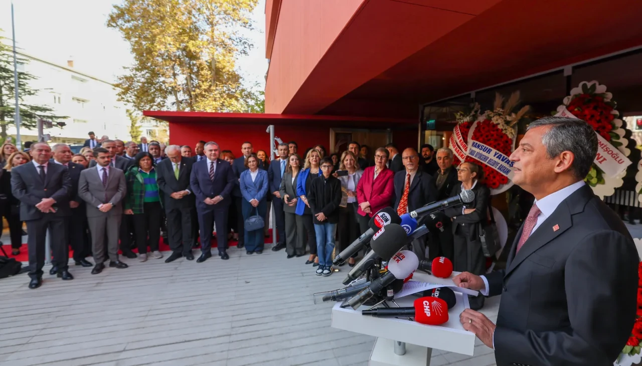 Özgür Özel TEB Eczacılık Tarihi ve Güzel Sanatları Müzesi'ni açtı