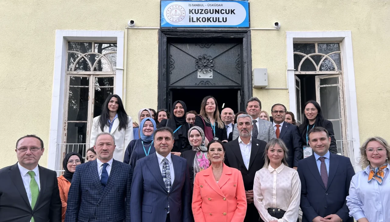 Hülya Koçyiğit Kuzguncuk İlkokulu’nda: Sanat yolumu öğretmenlerim açtı