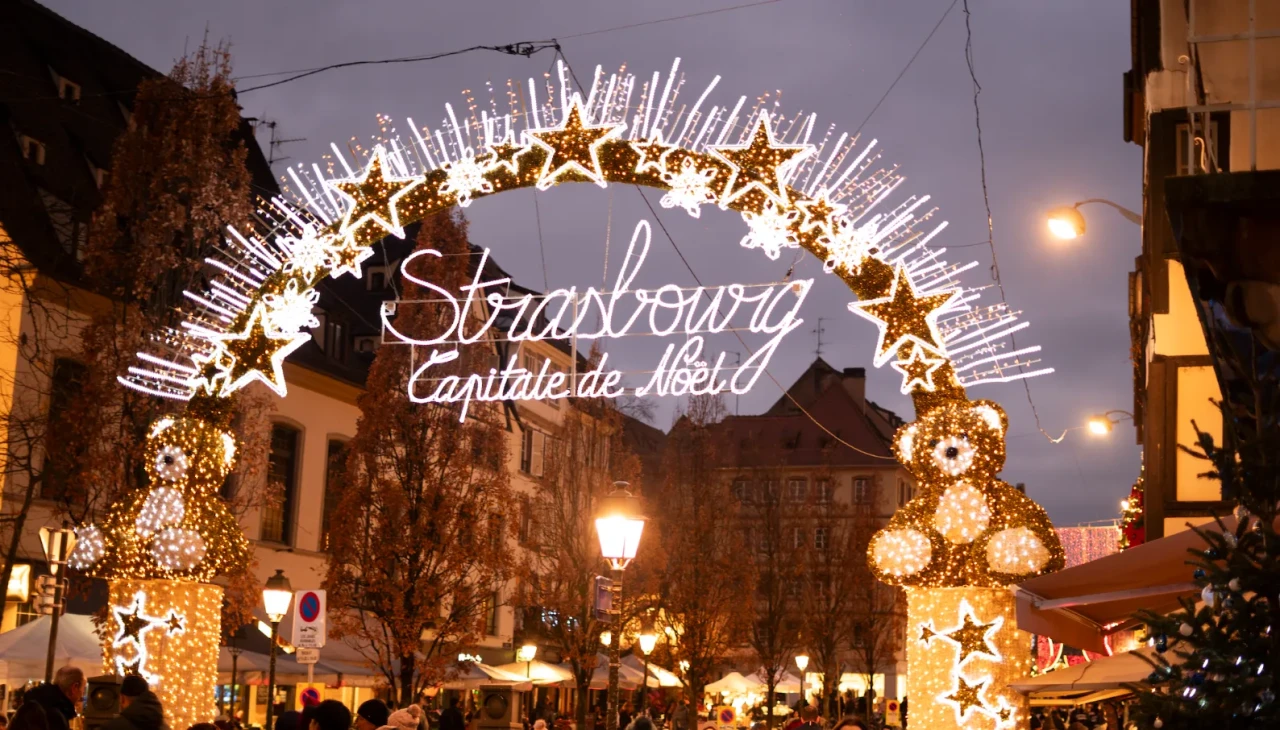 Binlerce ışık milyonlarca ziyaretçi: Strazburg Noel Pazarı açıldı