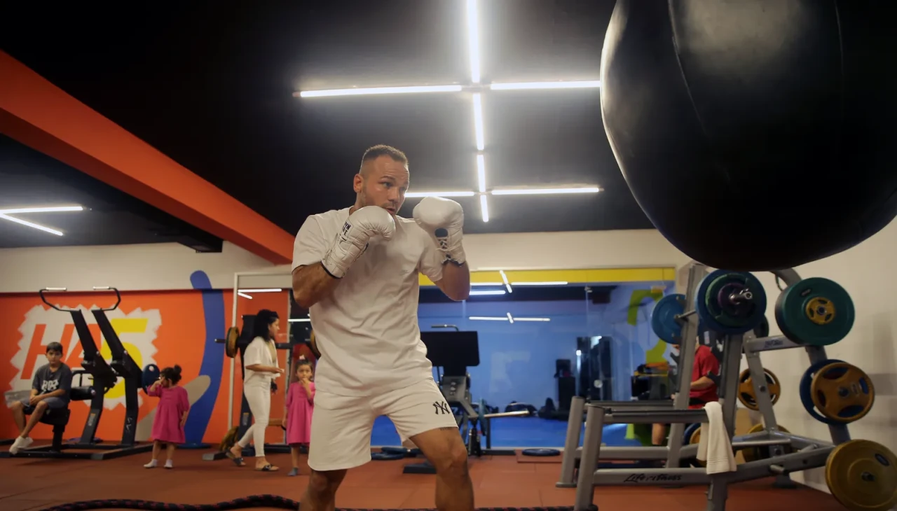 Demir Yumruk Şükrü Altay altın kemer ve WBC ünvanı için ringde