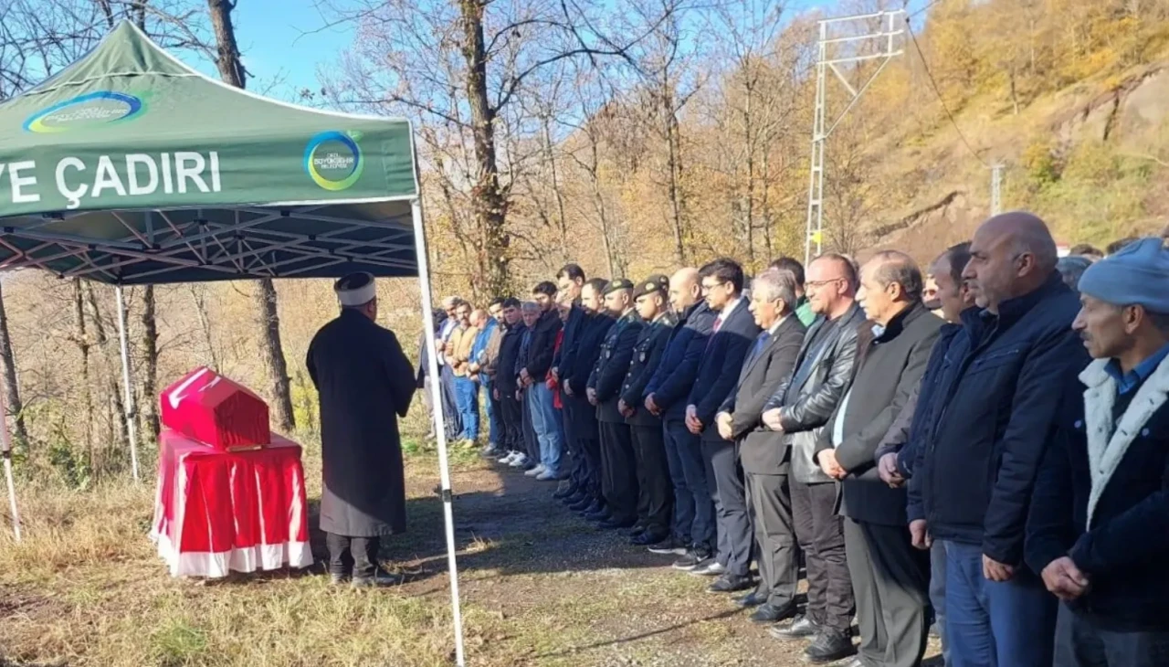 Kıbrıs Gazisi Mehmet Yeşer son yolculuğuna uğurlandı