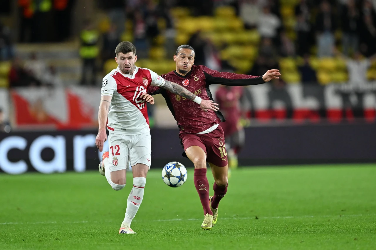 Galatasaray Monaco'ya yenildi, Barcelona son dakikada şov yaptı