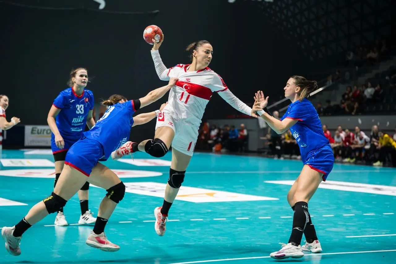 Slovakya 32-28 Türkiye: Milliler Slovenya maçına çıkacak