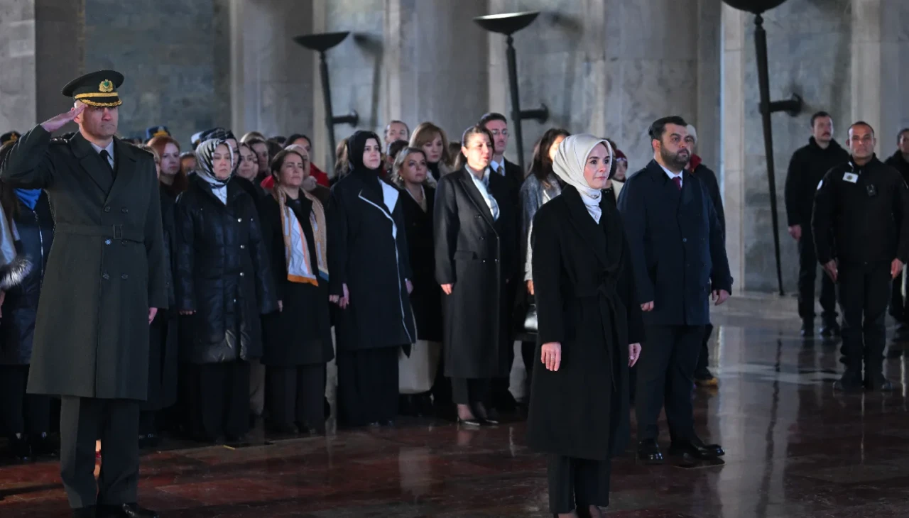 Türk kadınına seçme hakkının 91. yılı: Bakan Göktaş Anıtkabir'de