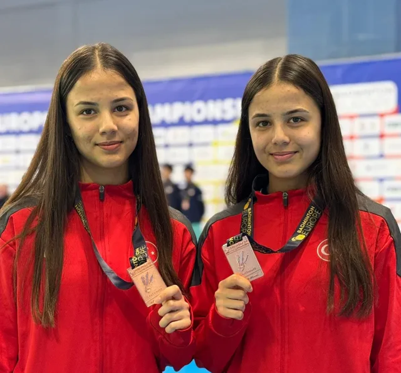 Badminton’de gurur: Yemişen kardeşler bronz madalyayla döndü