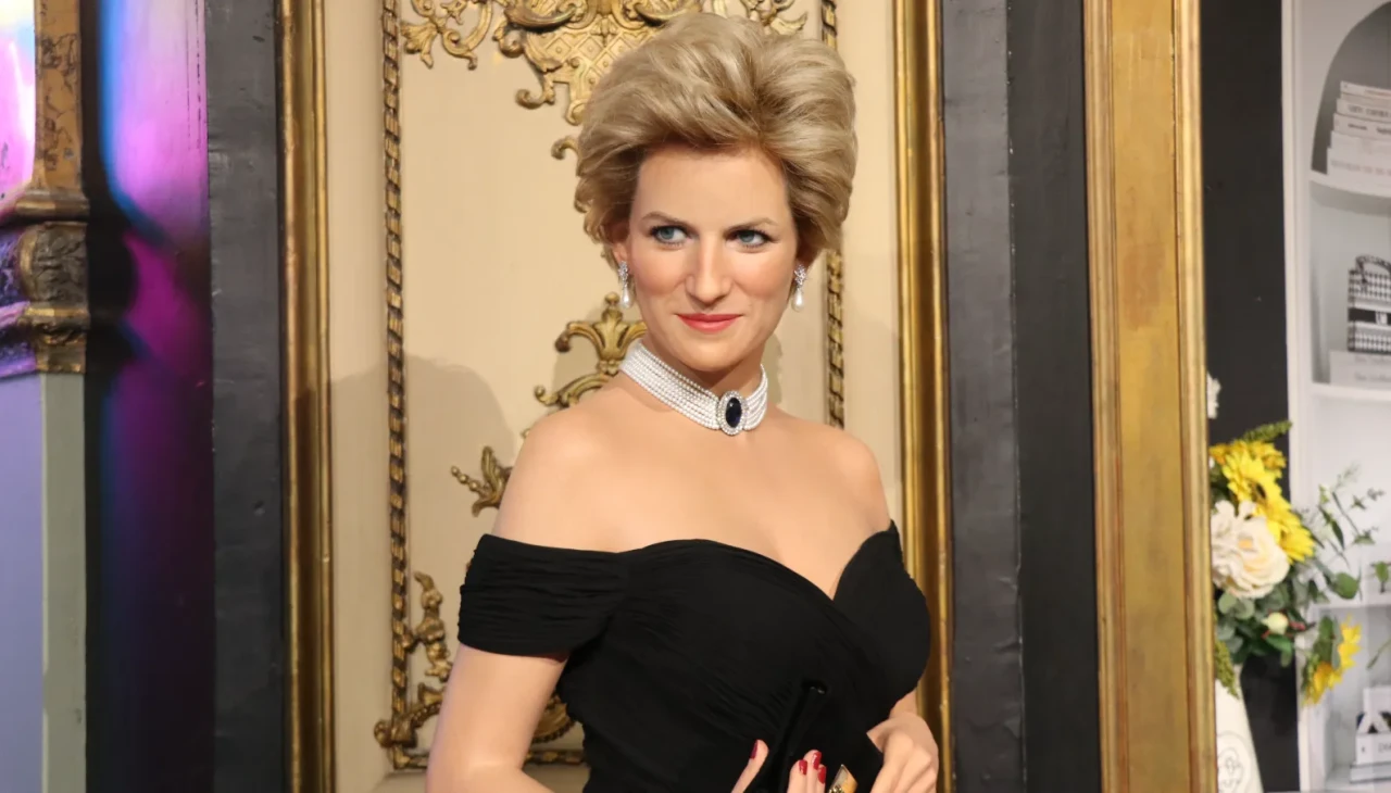 Prenses Diana "intikam elbisesi" ile Grevin Müzesi'nde