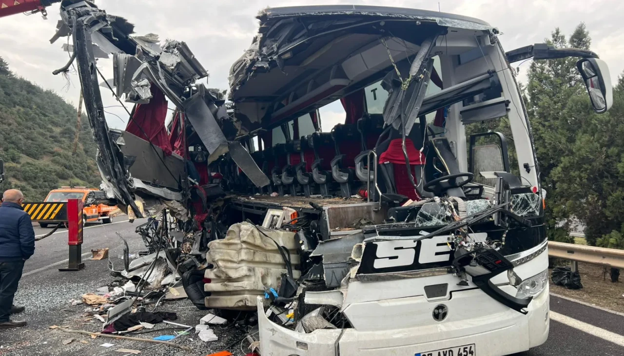 Otobüs-tır kazası soruşturması: Şoförler cezaevine gönderildi