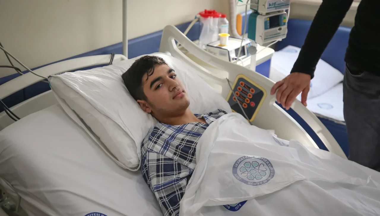 Mantar zehirlenmesi sonrası babasının karaciğeriyle hayata döndü