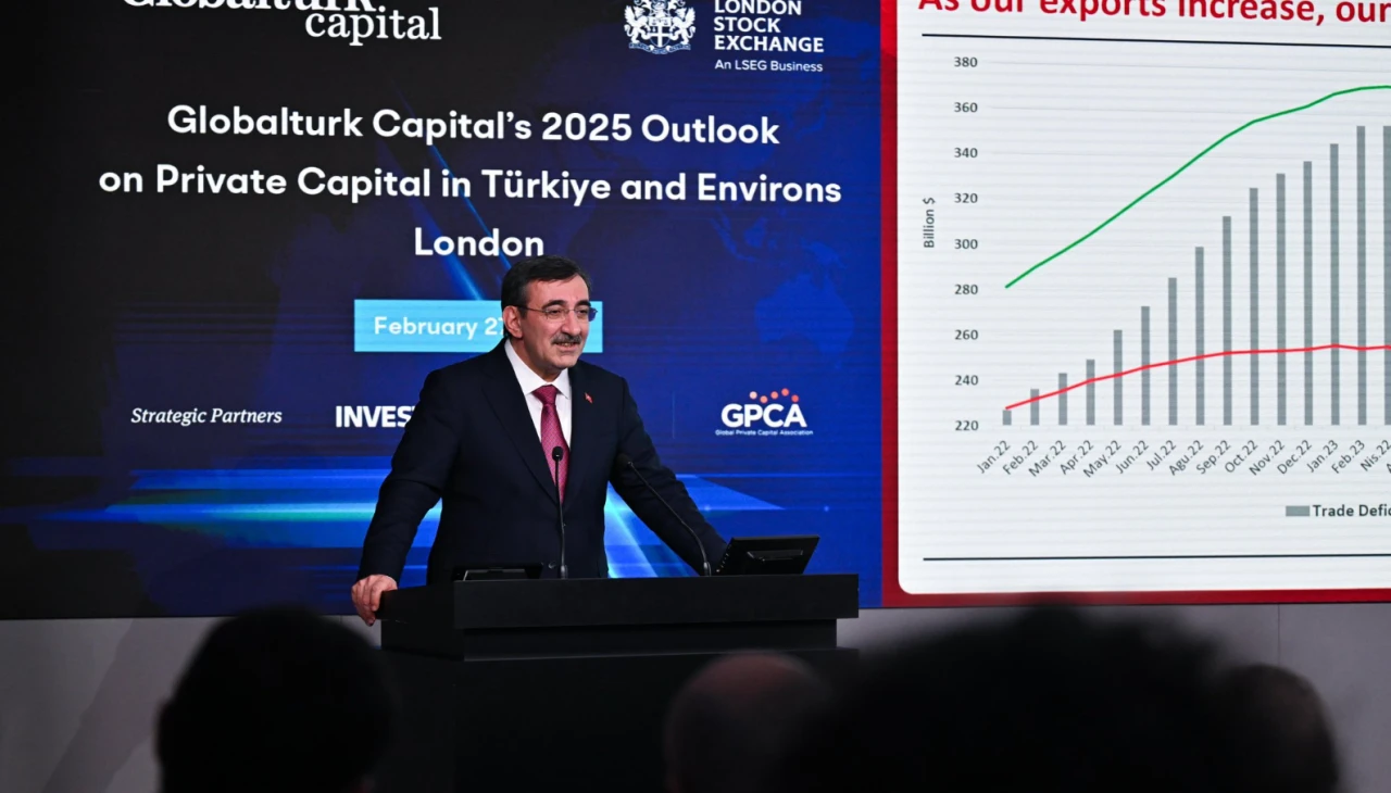 Cevdet Yılmaz, Londra'da yabancı yatırımcılara Türkiye'nin ekonomik görünümünü anlattı