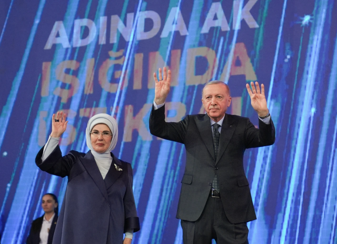 Erdoğan : "Yeni Türkiye'de kayıt dışı ekonomiye de kayıt dışı siyasete de yer yoktur."