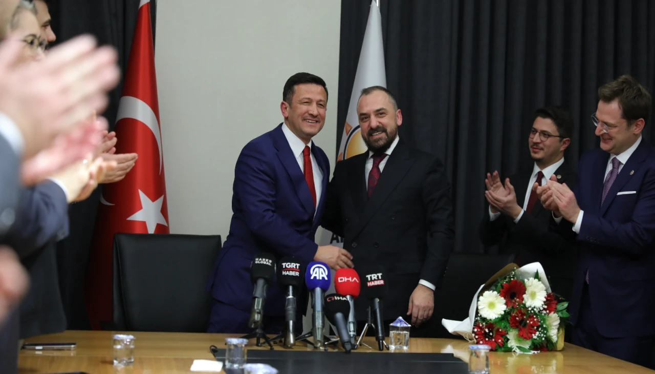 AK Parti Tanıtım ve Medya Başkanı Hamza Dağ, görevini M. Faruk Acar'a devretti