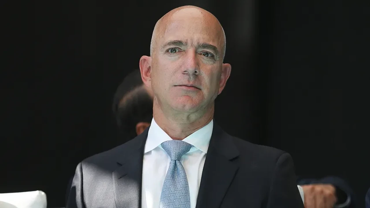 Milyarder Jeff Bezos ile Lauren Sanchez düğün davetiyelerini gönderdi