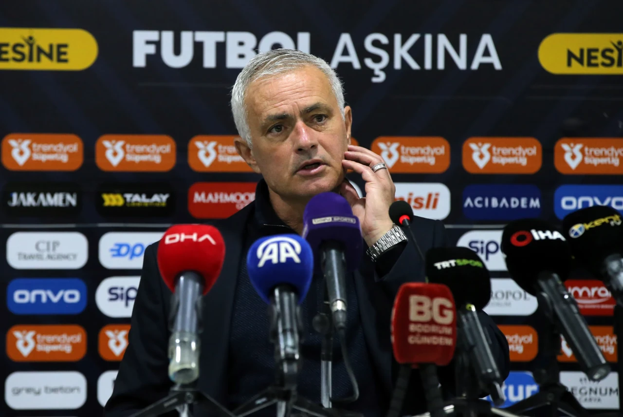 Mourinho: "Şampiyonluk şansımız sürüyor,rüzgara karşı ilerliyoruz"