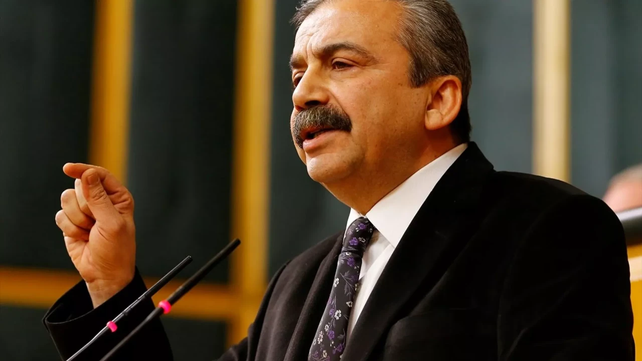 Meclis Genel Kurulu'na Sırrı Süreyya Önder nedeniyle çalışmalarına ara verdi