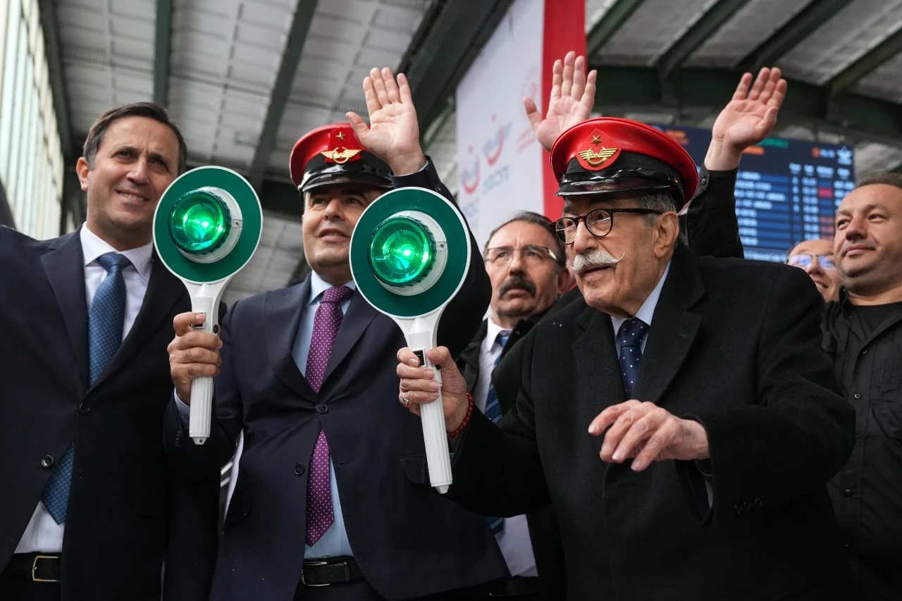 Turistik Diyarbakır Ekspresi yeni sezonun ilk seferine uğurlandı