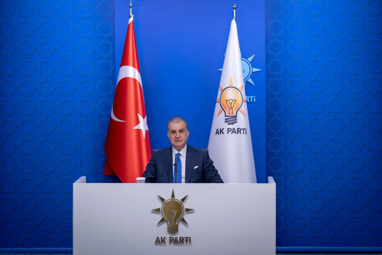 AK Parti Sözcüsü Ömer Çelik'ten Özgür Özel'in Sözlerine Tepki: "Vesayet zihniyetine park etmiştir"