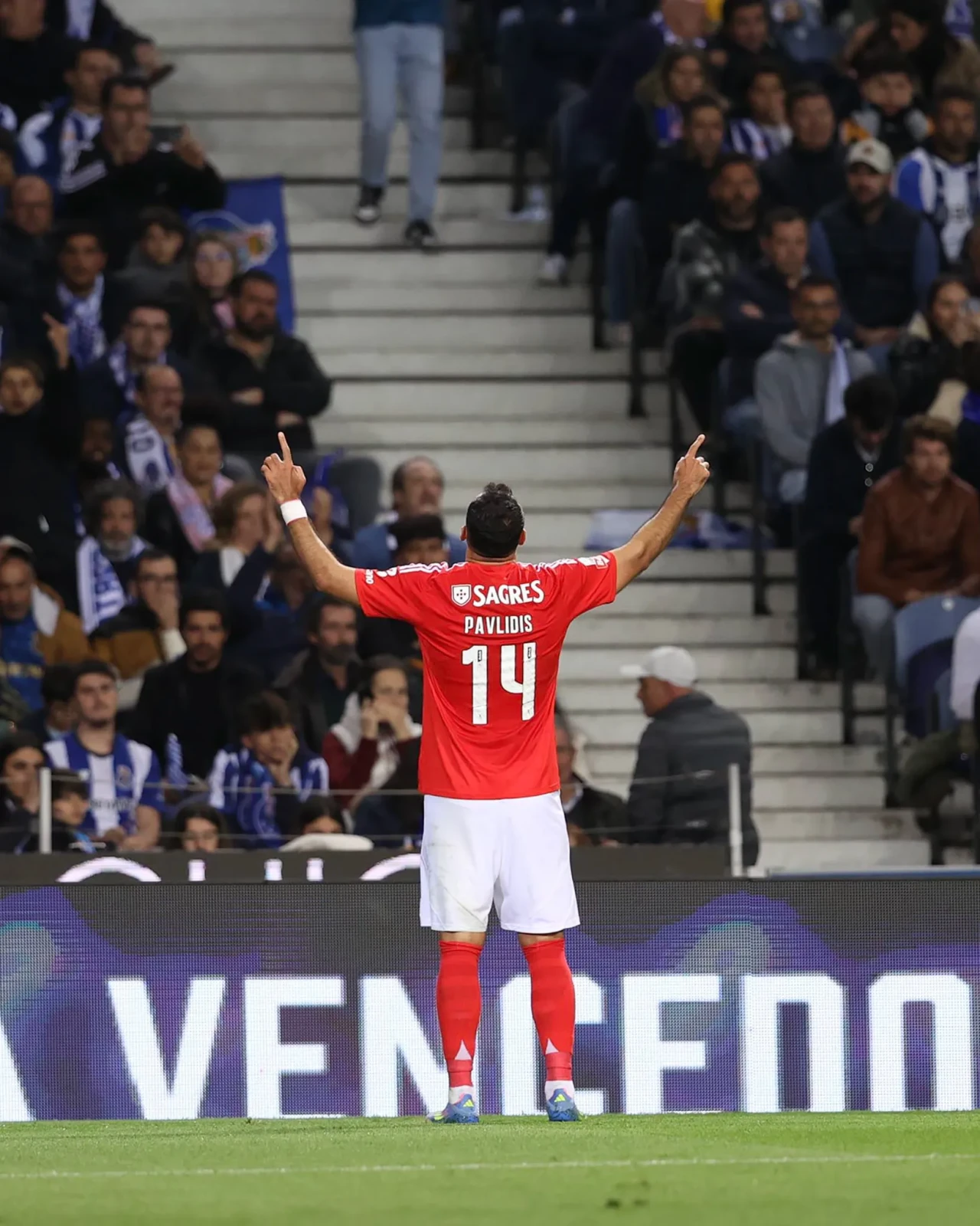 Pavlidis’ten üç gol, Benfica’dan farklı galibiyet