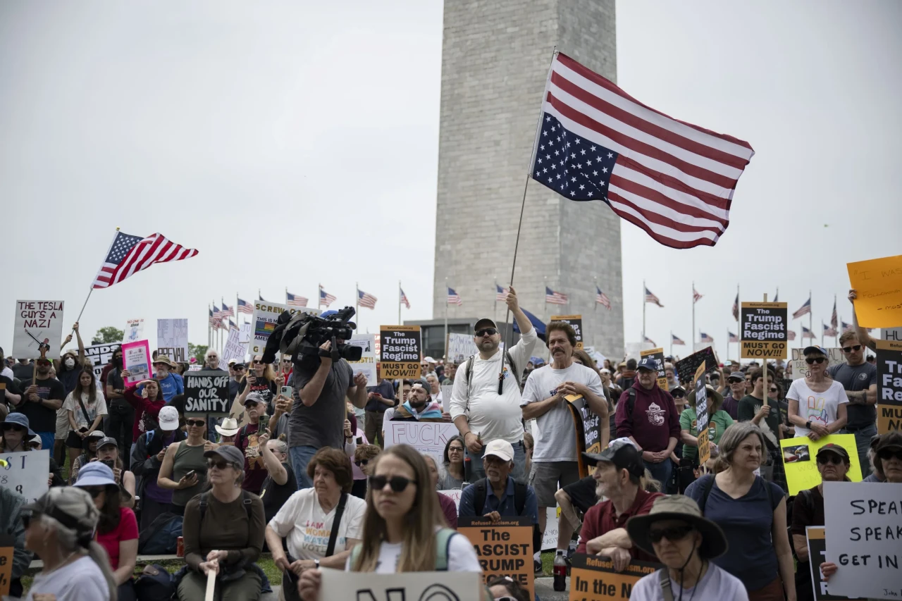 Trump yönetimine karşı Beyaz Saray'ın önünde protesto gösterileri yapıldı