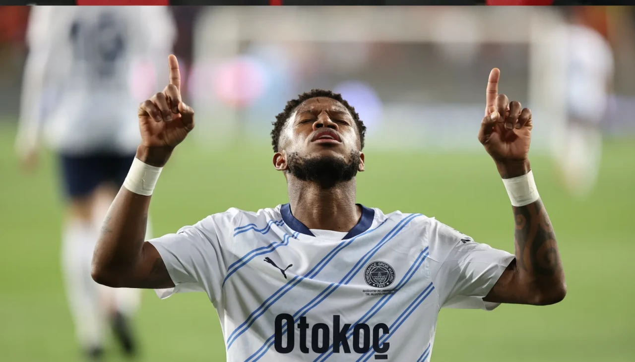 Fenerbahçe, Gaziantep FK'yi 3-1 yenerek şampiyonluk yarışı için iddiasını sürdürdü