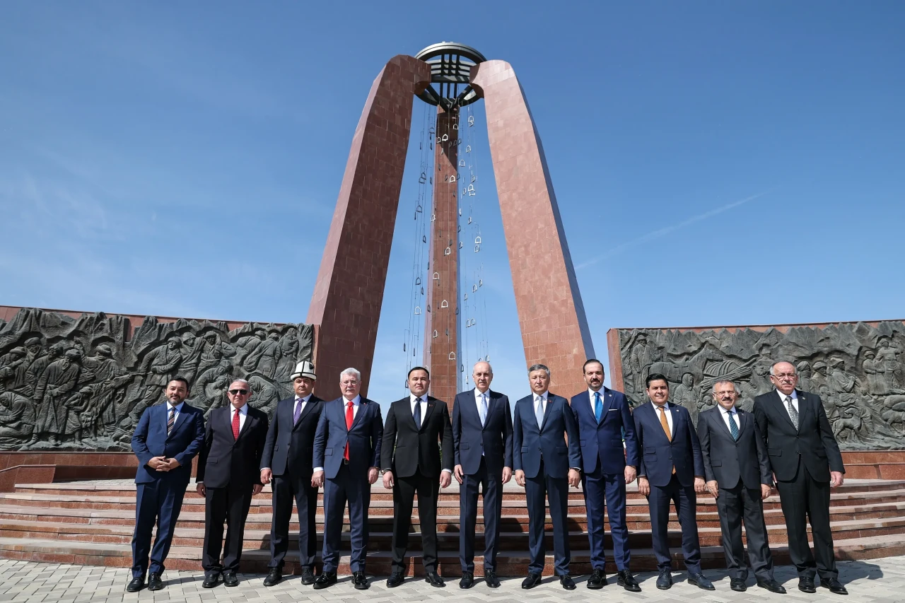 TBMM Başkanı Numan Kurtulmuş Kırgızistan'da Ata-Beyit Kompleksi'ni ziyaret etti