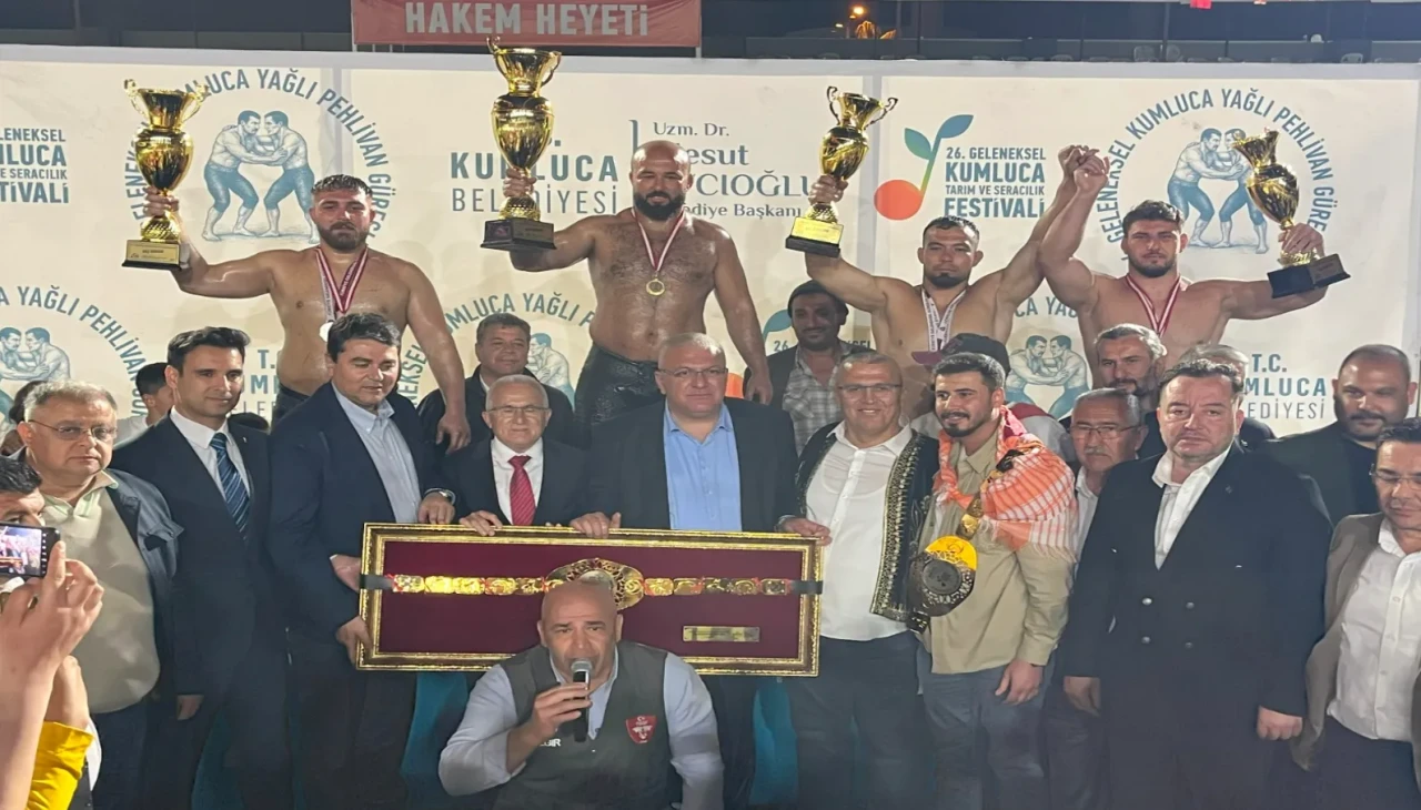 Kumluca Yağlı Güreşleri'nde Orhan Okulu, başpehlivanlık unvanını kazandı