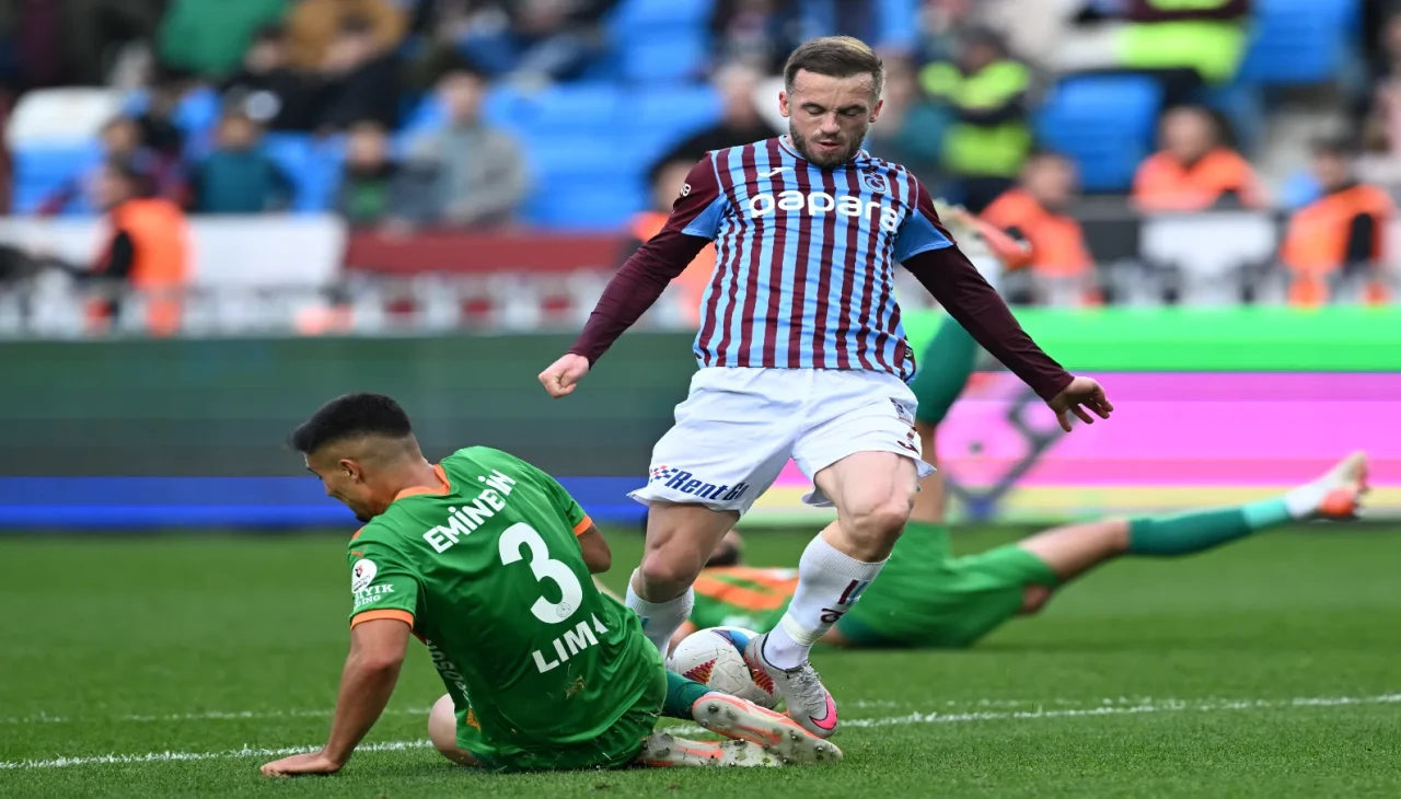 Trabzonspor Alanyaspor'u 4-3 yenerek galibiyet serisini sürdürdü