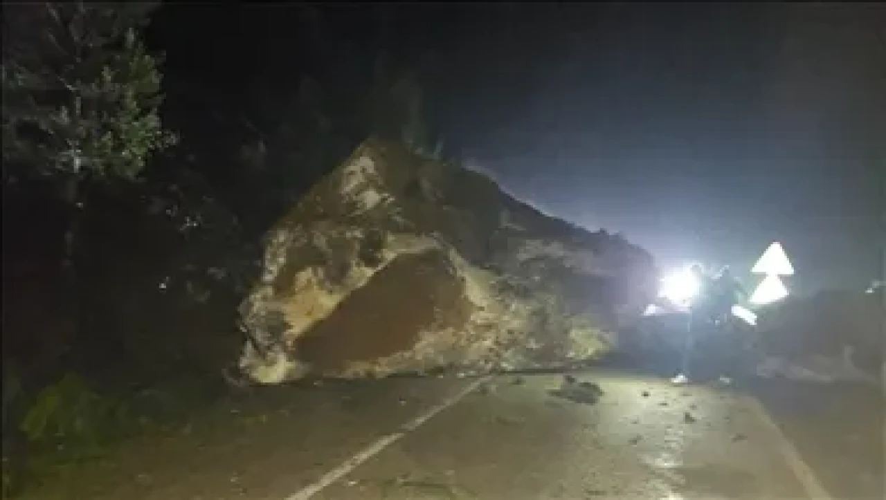 Samsun'da heyelan alarmı: toprağın altında kalanlar için kurtarma faaliyetleri hız kesmeden sürüyor!