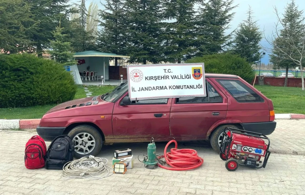 Kırşehir'de kaçak kazı yapan 7 kişi suçüstü yakalandı
