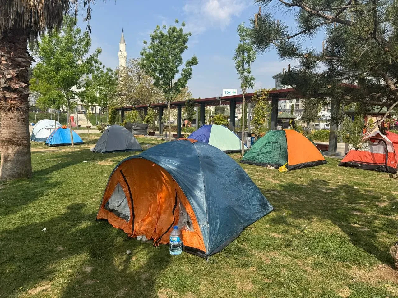 İstanbul’da deprem korkusu: Vatandaşlar parklarda kalmaya devam ediyor