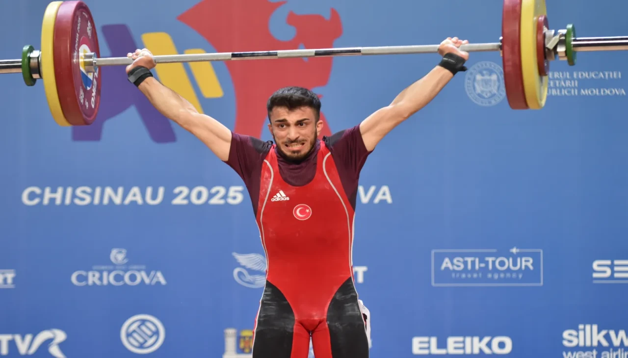 Milli halterci Harun Algül, Avrupa Şampiyonası'nda altın madalya kazandı