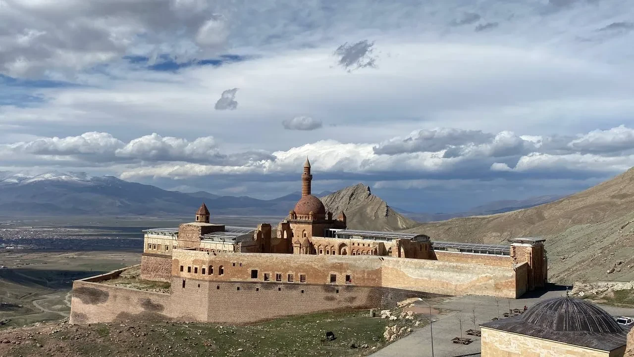 99 yılda tamamlanan saray, 9 günde 17 bin misafir ağırladı