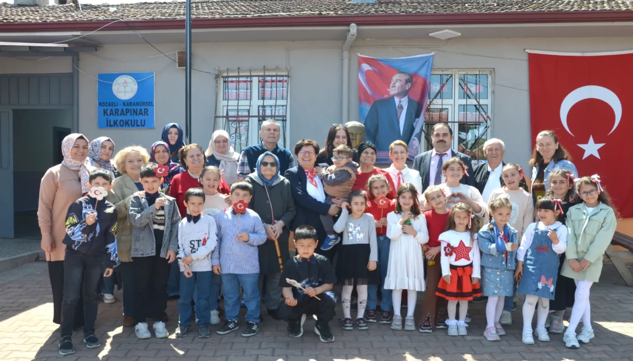 Kocaeli'de huzurevi sakinlerinden çocuklara 23 Nisan sürprizi